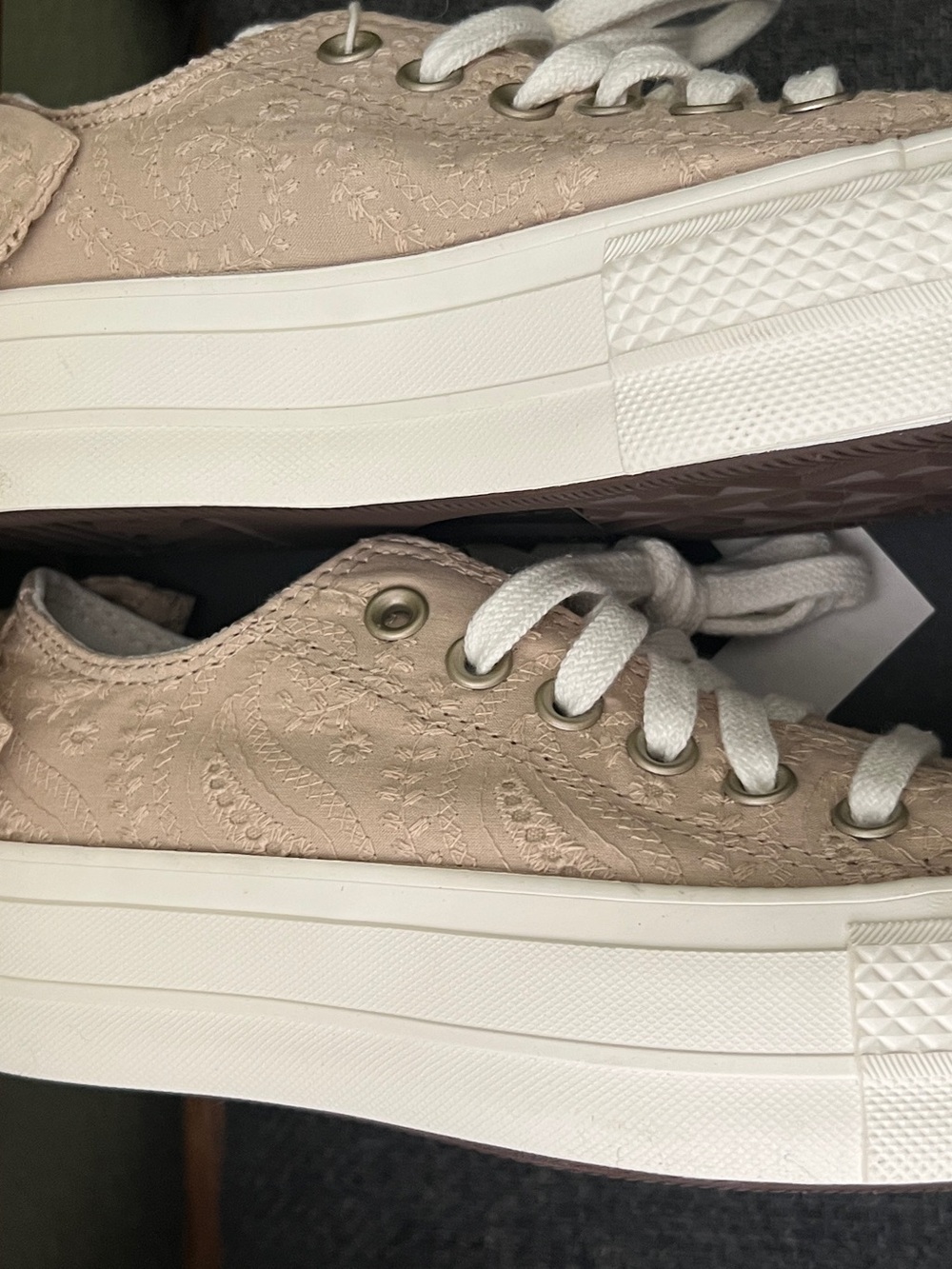 NEW Women’s Converse Chuck Taylor All Star Lift Low Bows A10246C Platform Shoes - Picture 15 of 16